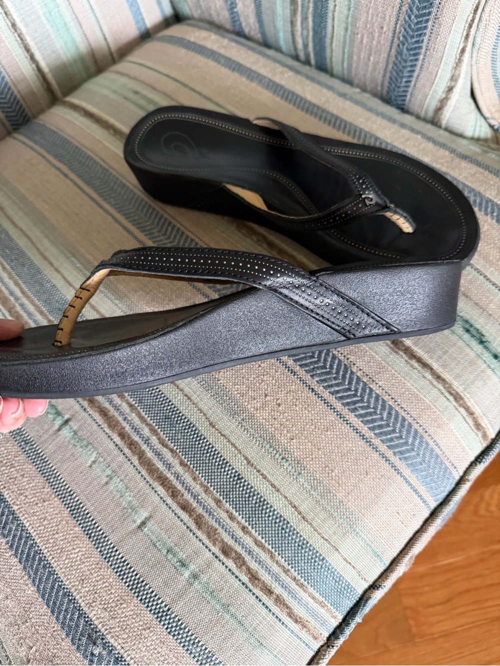 Olukai Ola Black Women's Wedge Thong Sandals - Classic Comfort - Picture 2 of 4